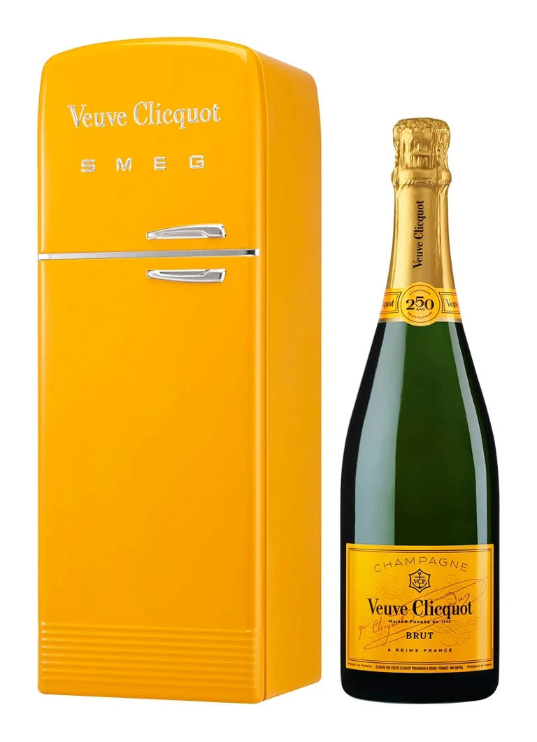 CHAMPAGNE VEUVE CLICQUOT BRUT BOTELLA - ESTUCHE DE LUJO NEVERA